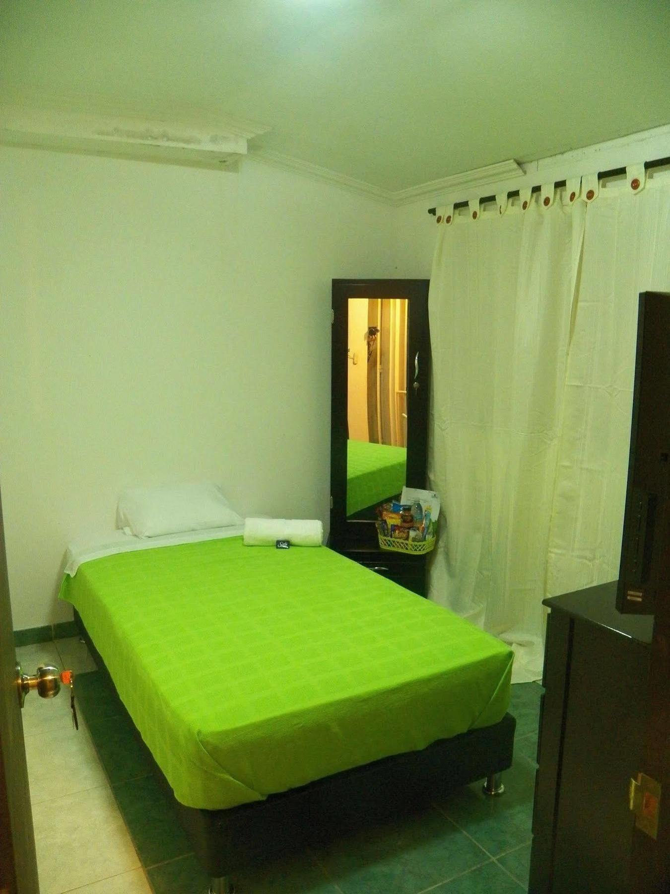 Hostal Deluxe Santander. Manizales Ngoại thất bức ảnh