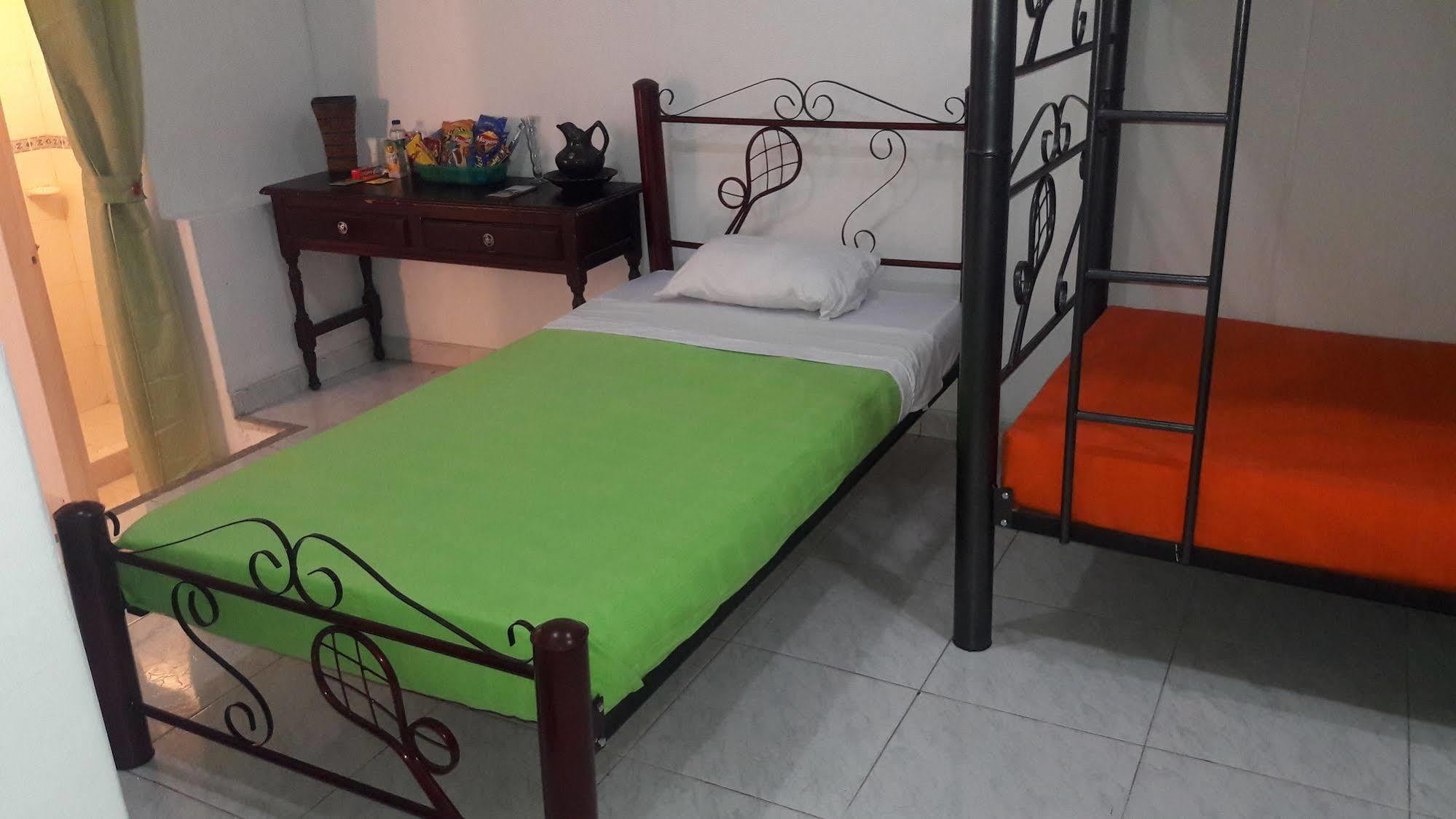 Hostal Deluxe Santander. Manizales Ngoại thất bức ảnh