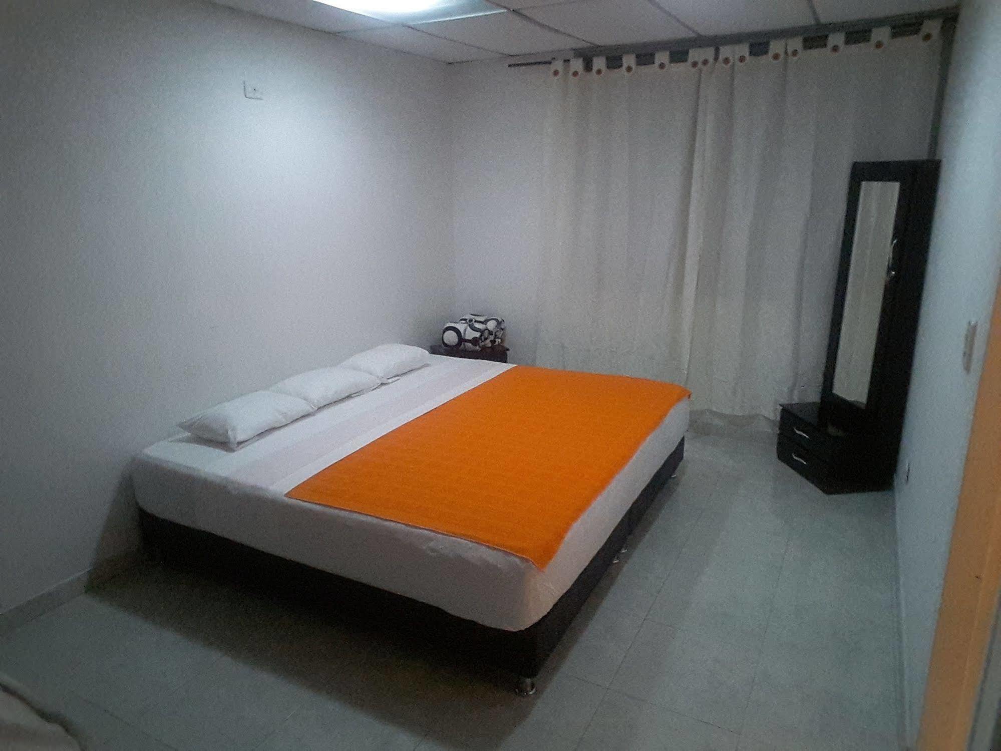 Hostal Deluxe Santander. Manizales Ngoại thất bức ảnh