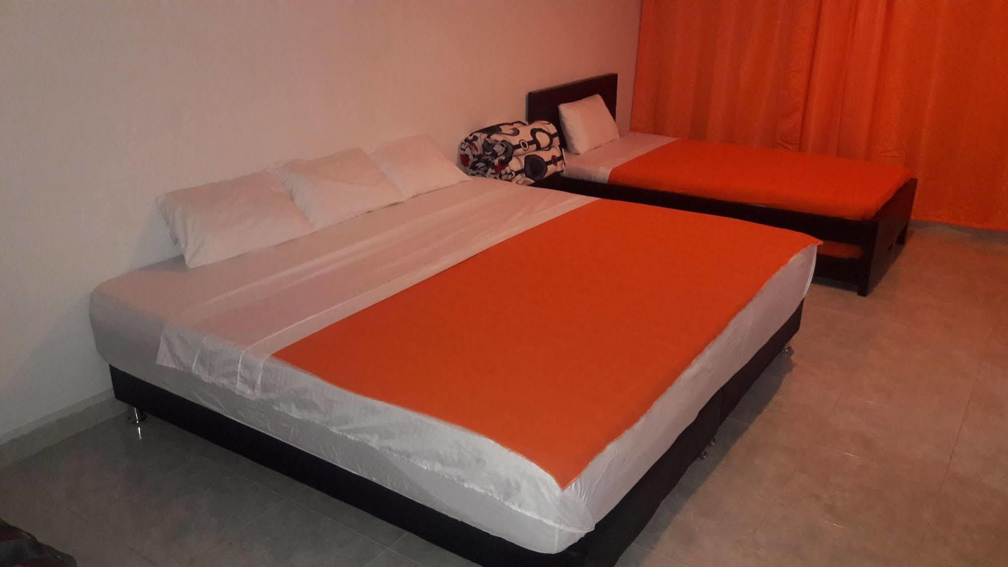 Hostal Deluxe Santander. Manizales Ngoại thất bức ảnh