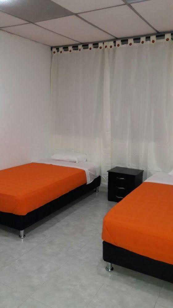 Hostal Deluxe Santander. Manizales Ngoại thất bức ảnh